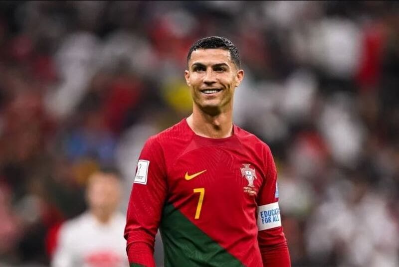 Cristiano Ronaldo bao nhiêu tuổi?